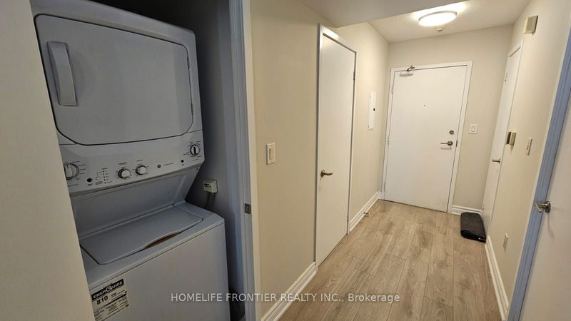 home for lease on 1020-4K Spadina Avenue