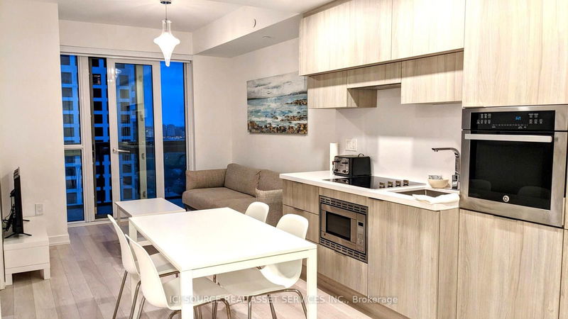 home for lease on 3210-39 Roehampton Avenue