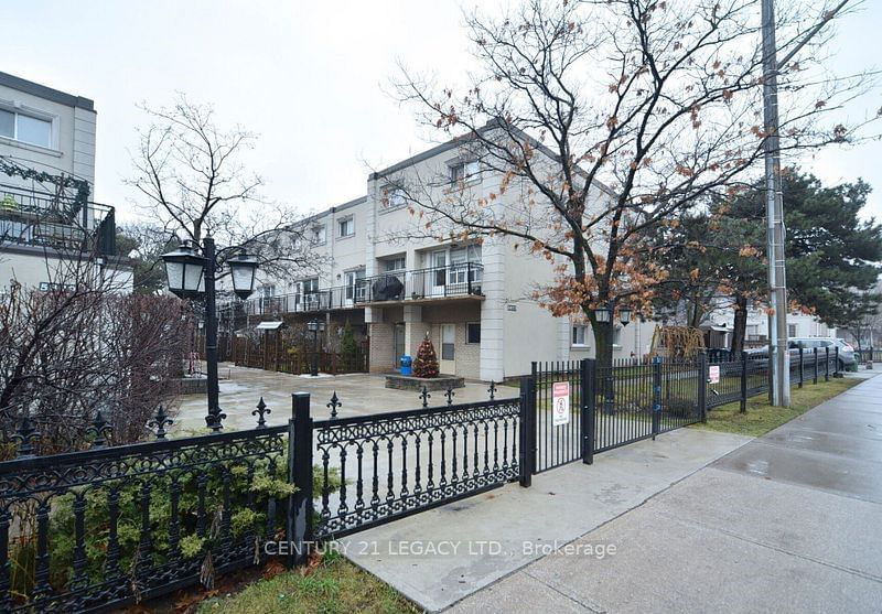  204B - 5877 Bathurst St  Toronto, M2R 1Y7 | Image 1