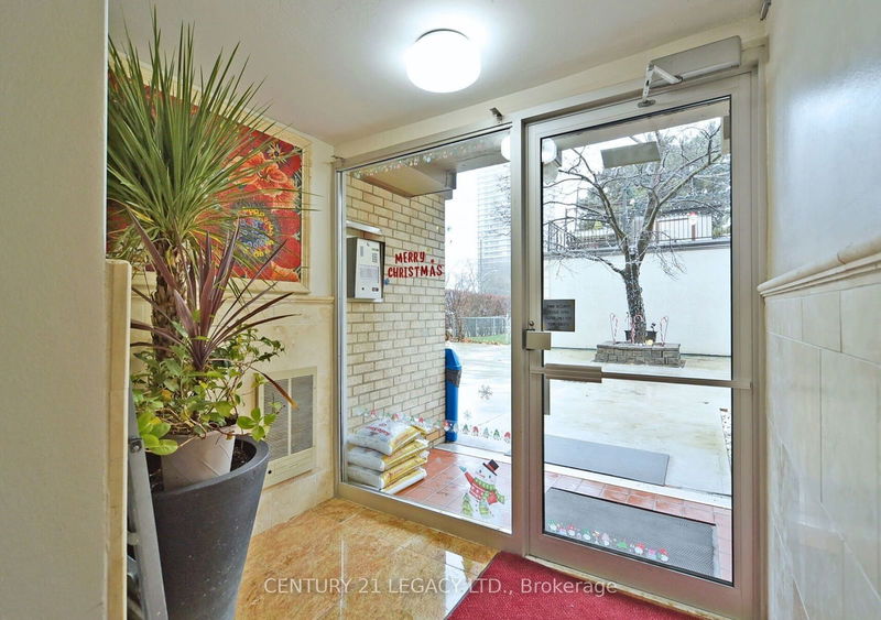  204B - 5877 Bathurst St  Toronto, M2R 1Y7 | Image 3