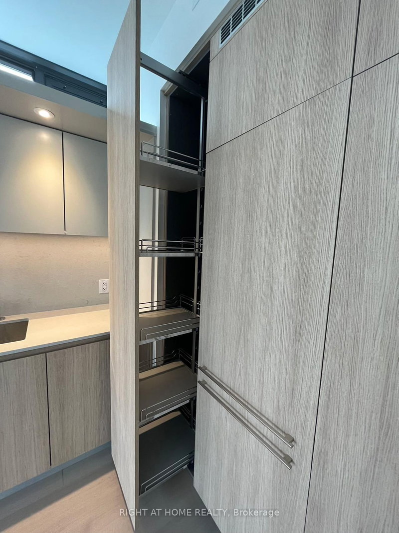 1707 - 81 Wellesley St E, Toronto, M4Y 0C5 | Image 3