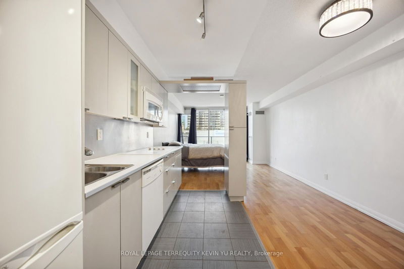  729 - 111 Elizabeth St  Toronto, M5G 1P7 | Image 11