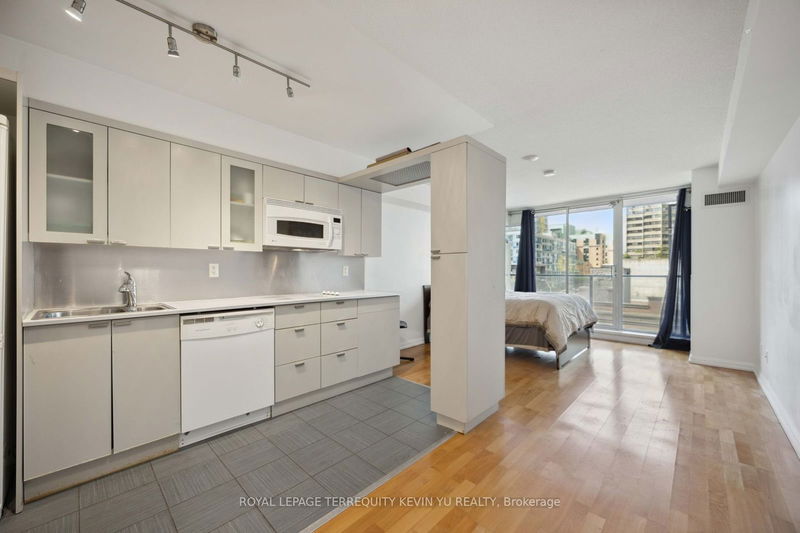  729 - 111 Elizabeth St  Toronto, M5G 1P7 | Image 12