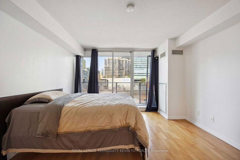  729 - 111 Elizabeth St  Toronto, M5G 1P7 | Image 15