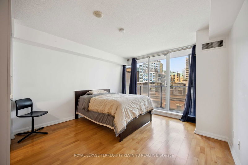  729 - 111 Elizabeth St  Toronto, M5G 1P7 | Image 17