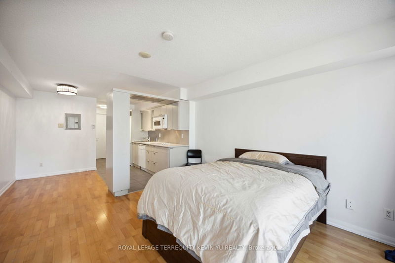  729 - 111 Elizabeth St  Toronto, M5G 1P7 | Image 19