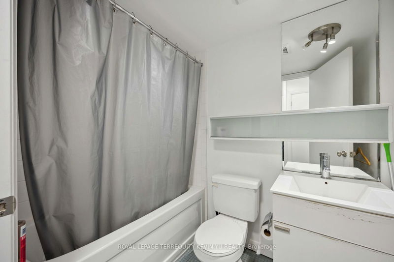  729 - 111 Elizabeth St  Toronto, M5G 1P7 | Image 21