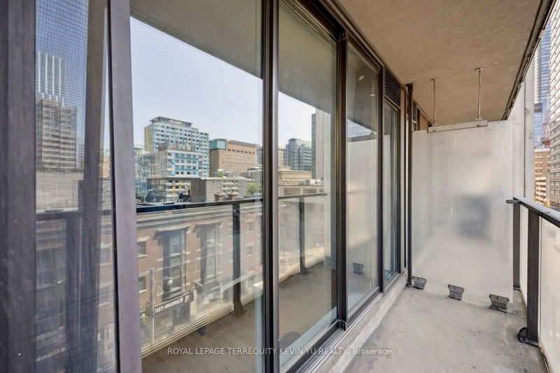  729 - 111 Elizabeth St  Toronto, M5G 1P7 | Image 22