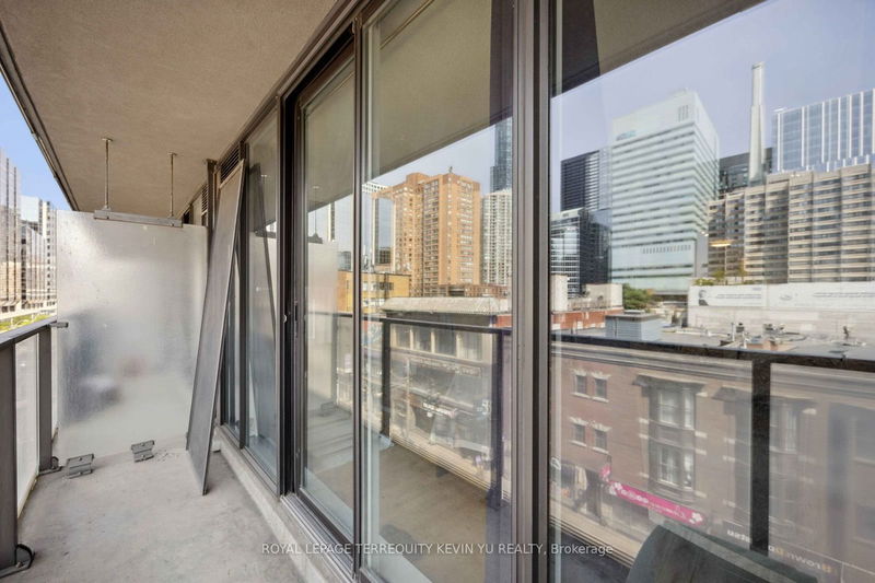  729 - 111 Elizabeth St  Toronto, M5G 1P7 | Image 23