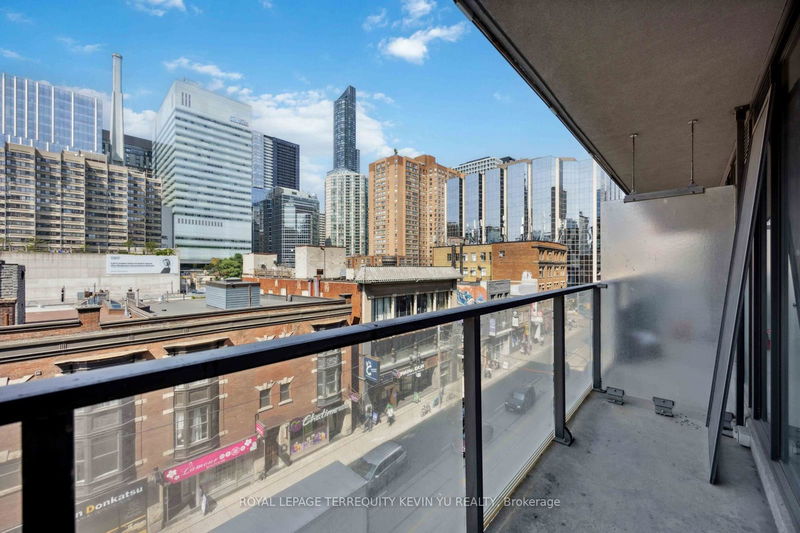  729 - 111 Elizabeth St  Toronto, M5G 1P7 | Image 25