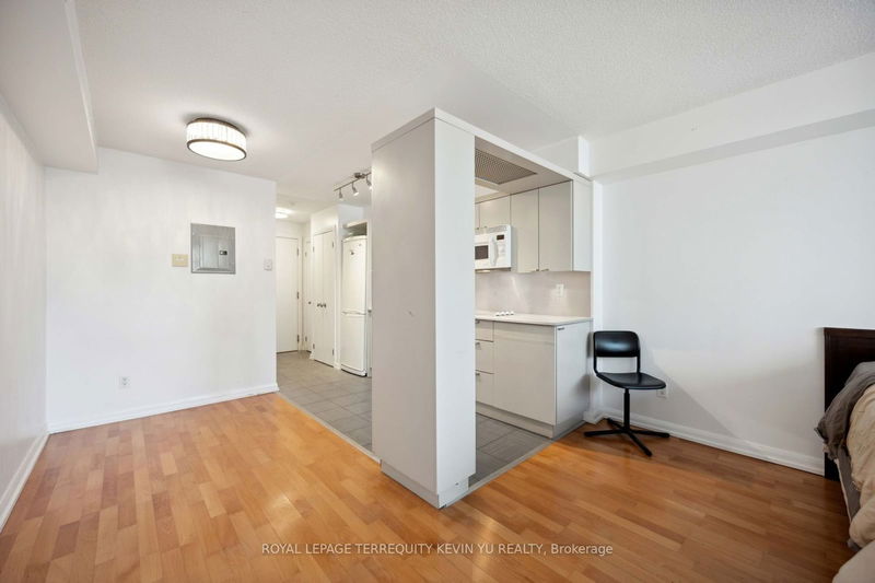  729 - 111 Elizabeth St  Toronto, M5G 1P7 | Image 5