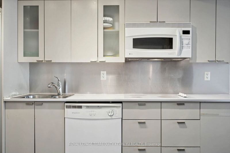  729 - 111 Elizabeth St  Toronto, M5G 1P7 | Image 7