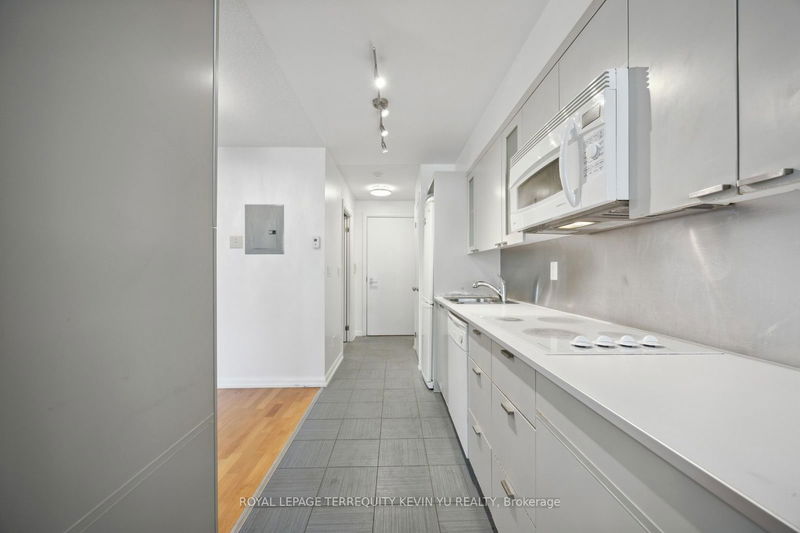  729 - 111 Elizabeth St  Toronto, M5G 1P7 | Image 9