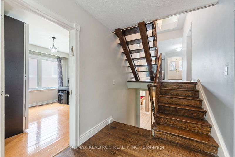 50 Russfax Dr  Toronto, M2R 3B1 | Image 17