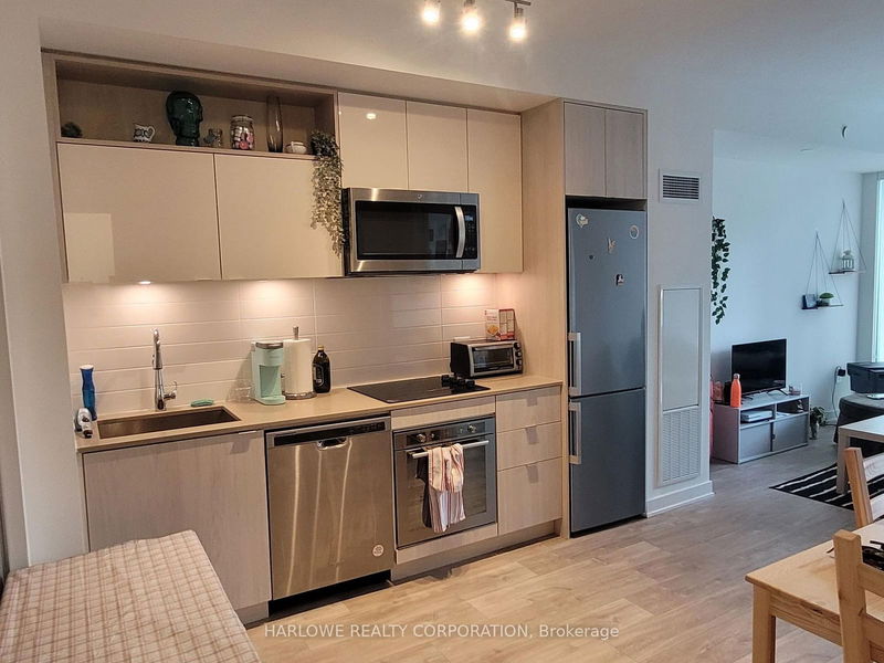 home for lease on 557 SW-121 Lower Sherbourne Street