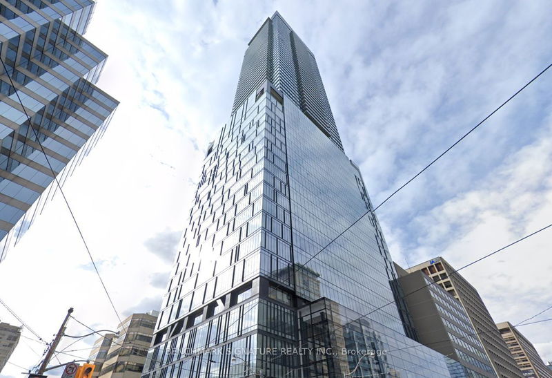 home for sale on 3002-488 University Avenue