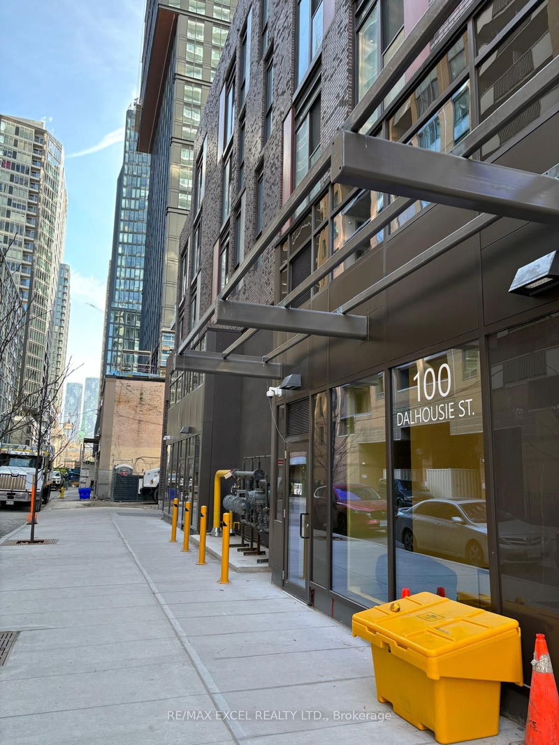 home for lease on 3803-100 Dalhousie Street