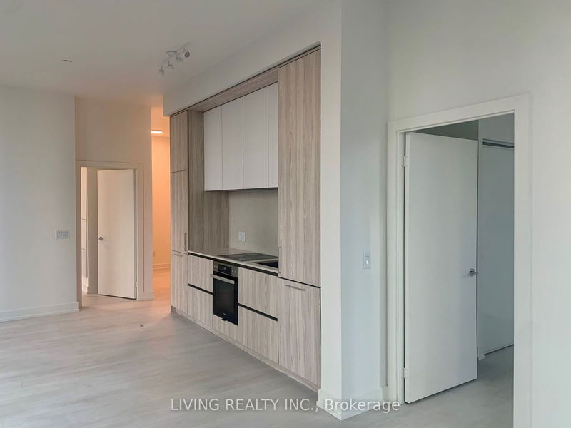 home for lease on 909-35 Mercer Street