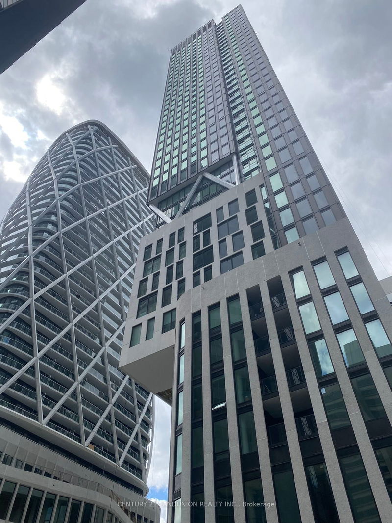 home for lease on 1336-230 Simcoe Street