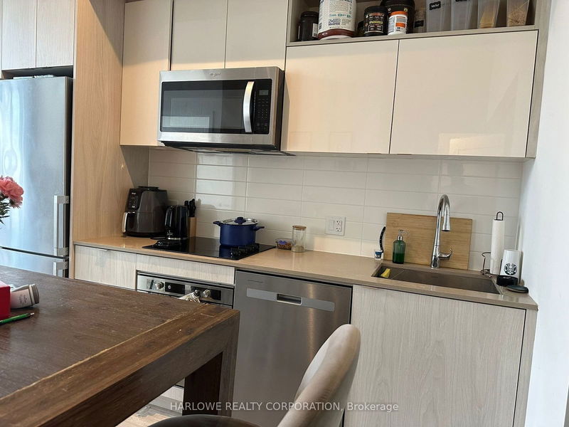 home for lease on 1125 SW-121 Lower Sherbourne Street