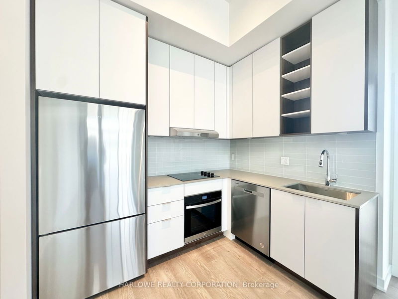 home for lease on LPH22-543 Richmond Street W