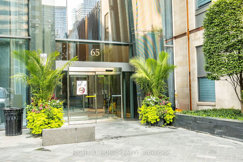 65 St Mary St #807, Toronto, Ontario (MLS C9264792)