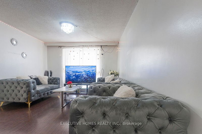 1690 Victoria Park  Toronto, M1R 1R1 | Image 8