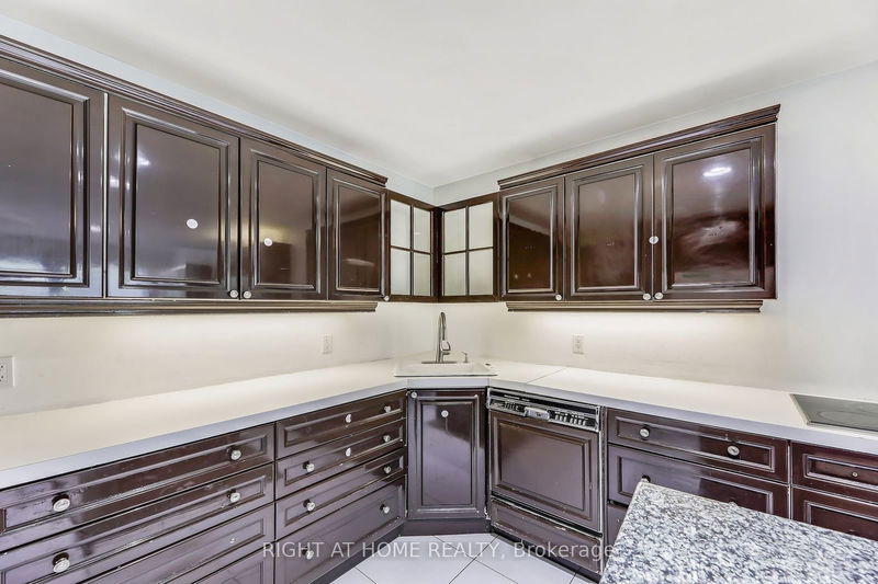 128 Fisherville Rd  Toronto, M2R 3C2 | Image 10