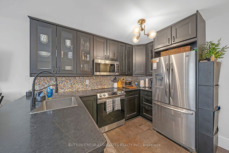  380 - 415 Jarvis St  Toronto, M4Y 3C1 | Image 2