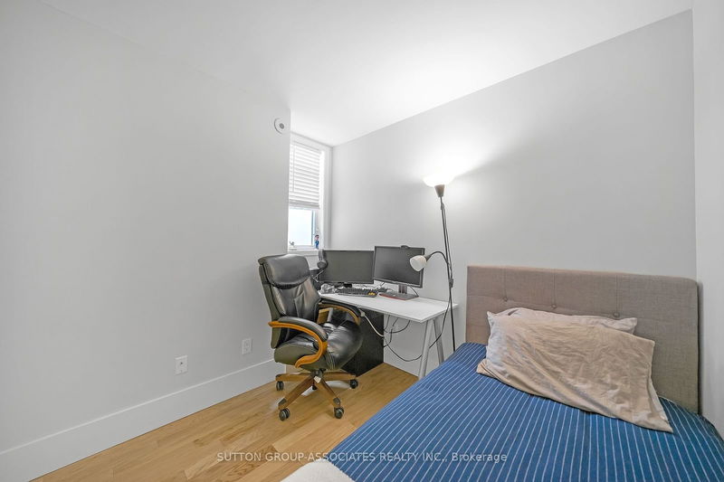  380 - 415 Jarvis St  Toronto, M4Y 3C1 | Image 9