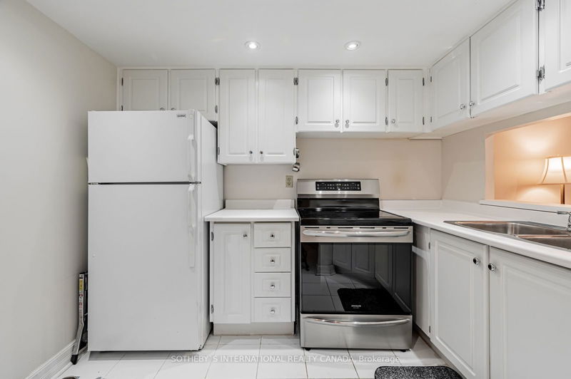  325 - 77 Maitland Pl  Toronto, M4Y 2V6 | Image 11