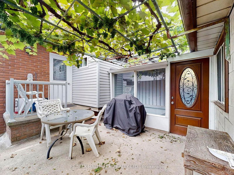 395 Crawford St  Toronto, M6J 2W1 | Image 19