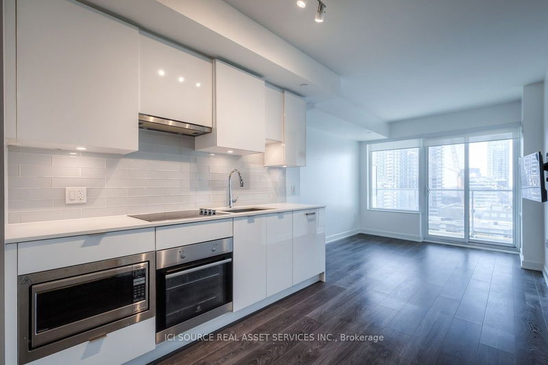 home for lease on 1411-195 Redpath Avenue