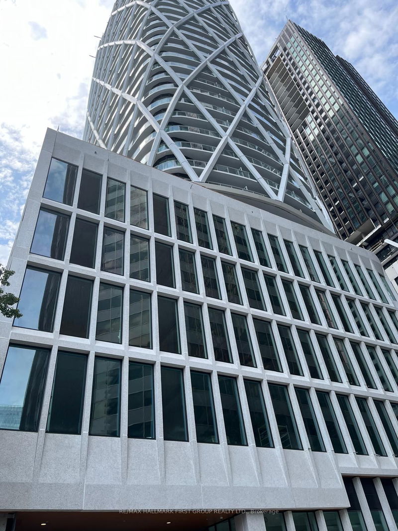 home for lease on 1235-230 Simcoe Street
