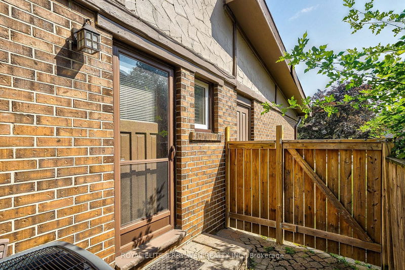 10 Mellowood Dr  Toronto, M2L 2E3 | Image 30