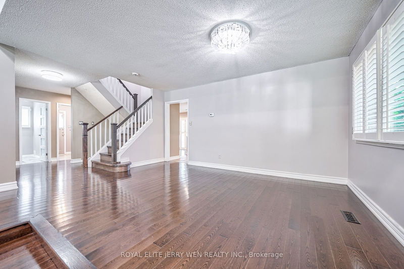 10 Mellowood Dr  Toronto, M2L 2E3 | Image 4