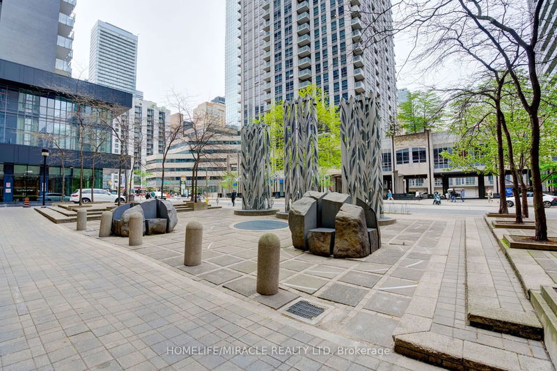  2705 - 750 Bay St  Toronto, M5G 1N6 | Image 2