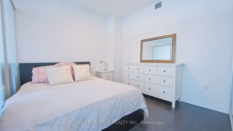  3801 - 426 University Ave  Toronto, M5G 1S9 | Image 7