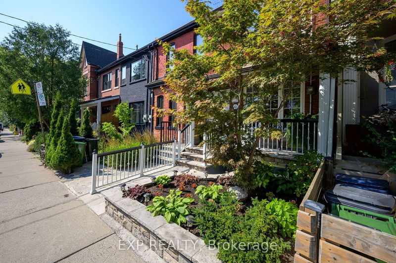 102 Manning Ave  Toronto, M6J 2K5 | Image 2