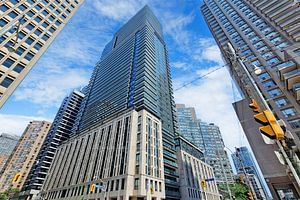 home for lease on 425-955 Bay Street