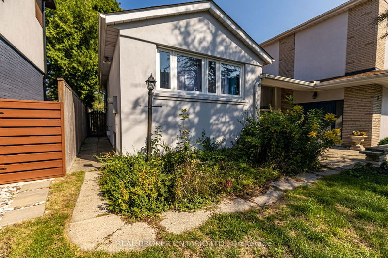home for lease on Upper-3 Yewfield Crescent