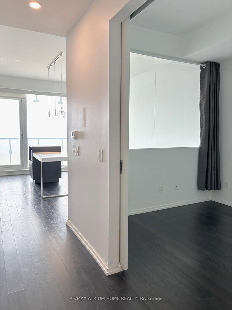 4911 - 197 Yonge St, Toronto, M5B 1M4 | Image 3