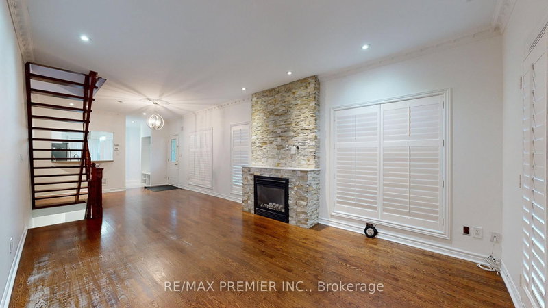 21 David Dunlap Circ, Toronto, M3C 4B9 | Image 2