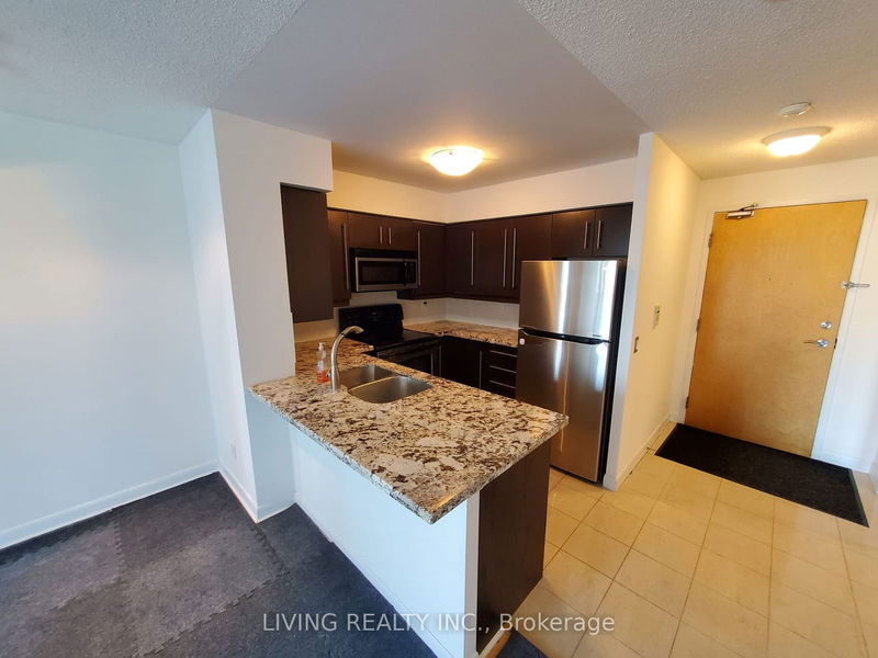 home for lease on 909-4978 Yonge Street