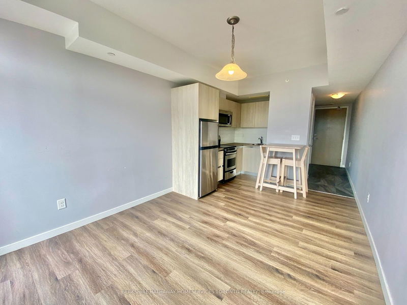 home for lease on 105-335 College Street
