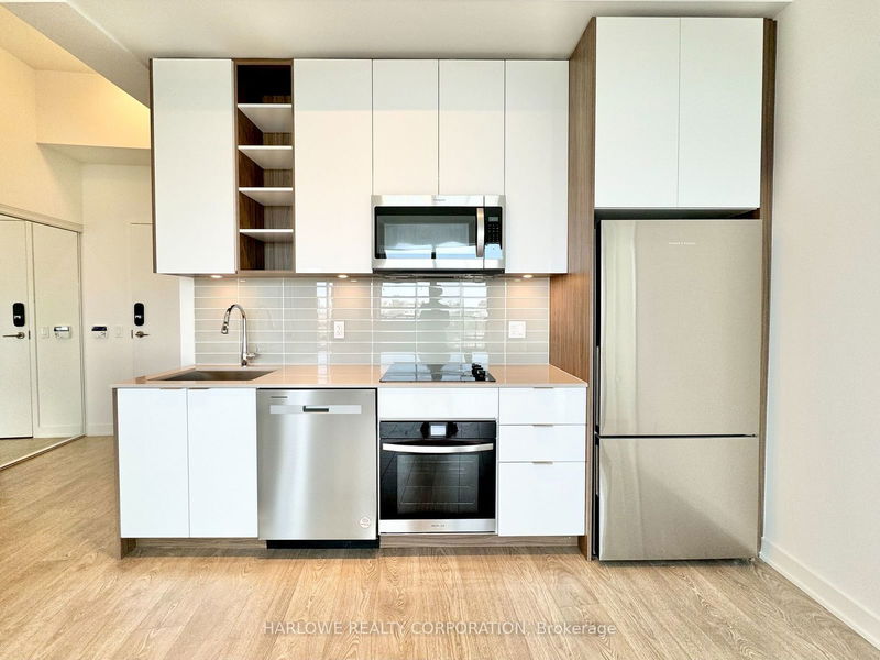 home for lease on LPH27-543 Richmond Street W