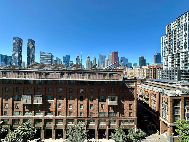 home for lease on 662 W-135 Lower Sherbourne Street