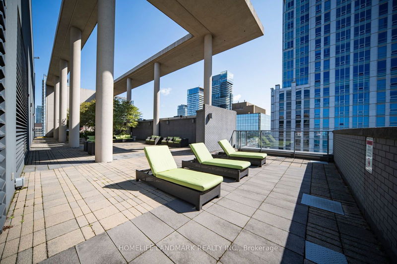  1703 - 770 Bay St  Toronto, M5G 0A6 | Image 6