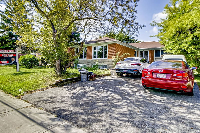 926 Willowdale Ave  Toronto, M2M 3C1 | Image 1