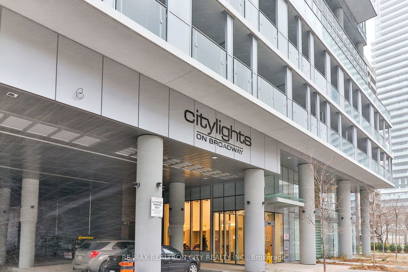 home for lease on 2216-195 Redpath Avenue
